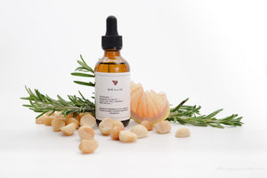 RAW Face Oil with its ingredients: rosemary, grapefruit and macadamia.