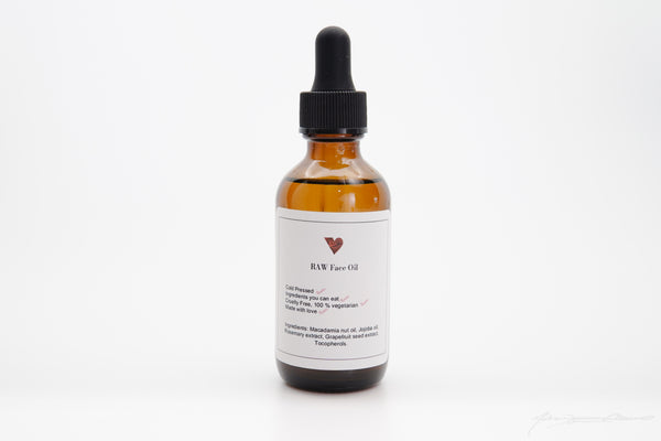 RAW Face Oil, Cold-Pressed, Ingredients you can eat, cruelty-free, 100% vegetarian, made with love. Ingredients: Macadamia nut oil, jojoba oil, rosemary extract, grapefruit seed extract, tocopherols.